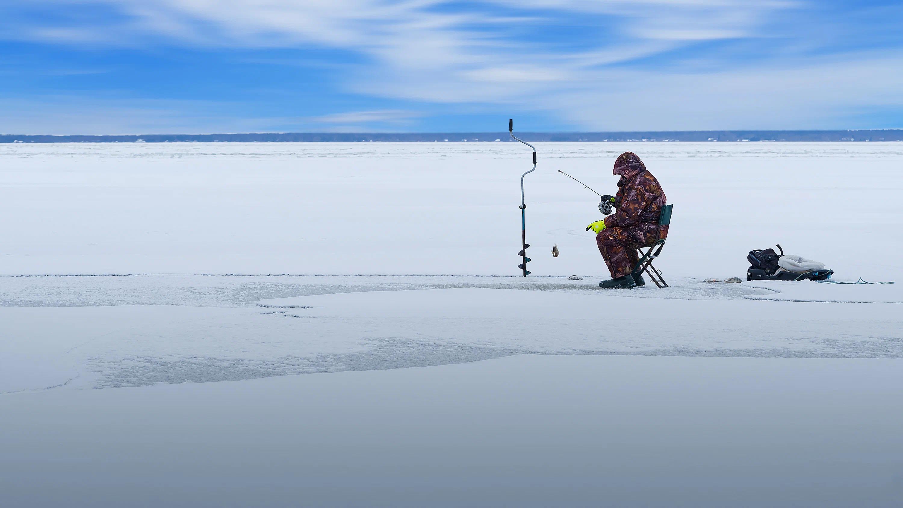 Dónde buscar peces en invierno en un cuerpo de agua desconocido